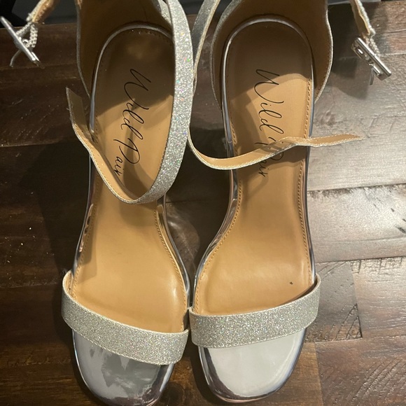 Shoes - Sold✅Size 9 heels... super comfortable